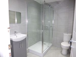 shower room- click for photo gallery